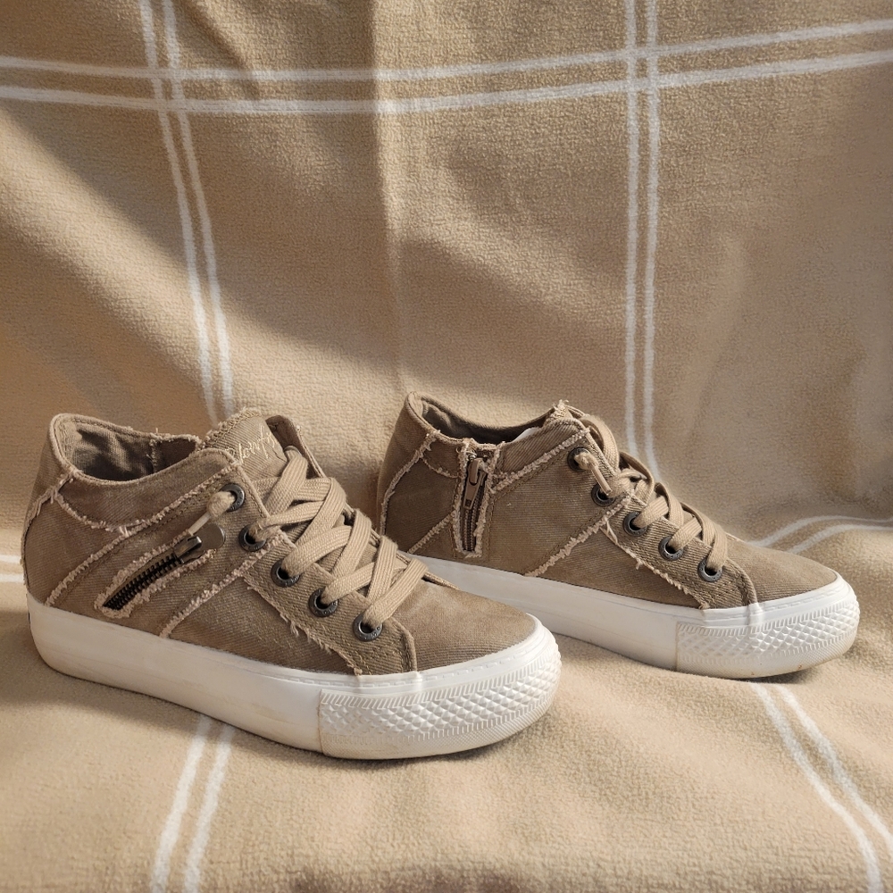 BLOWFISH WOMENS SNEAKERS SIZE 8 TAUPE